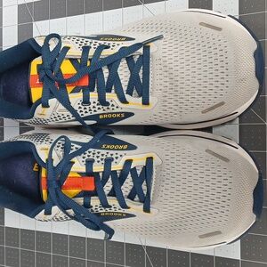 Mens 10.5 Brooks Gray and Navy Athletic Shoes
